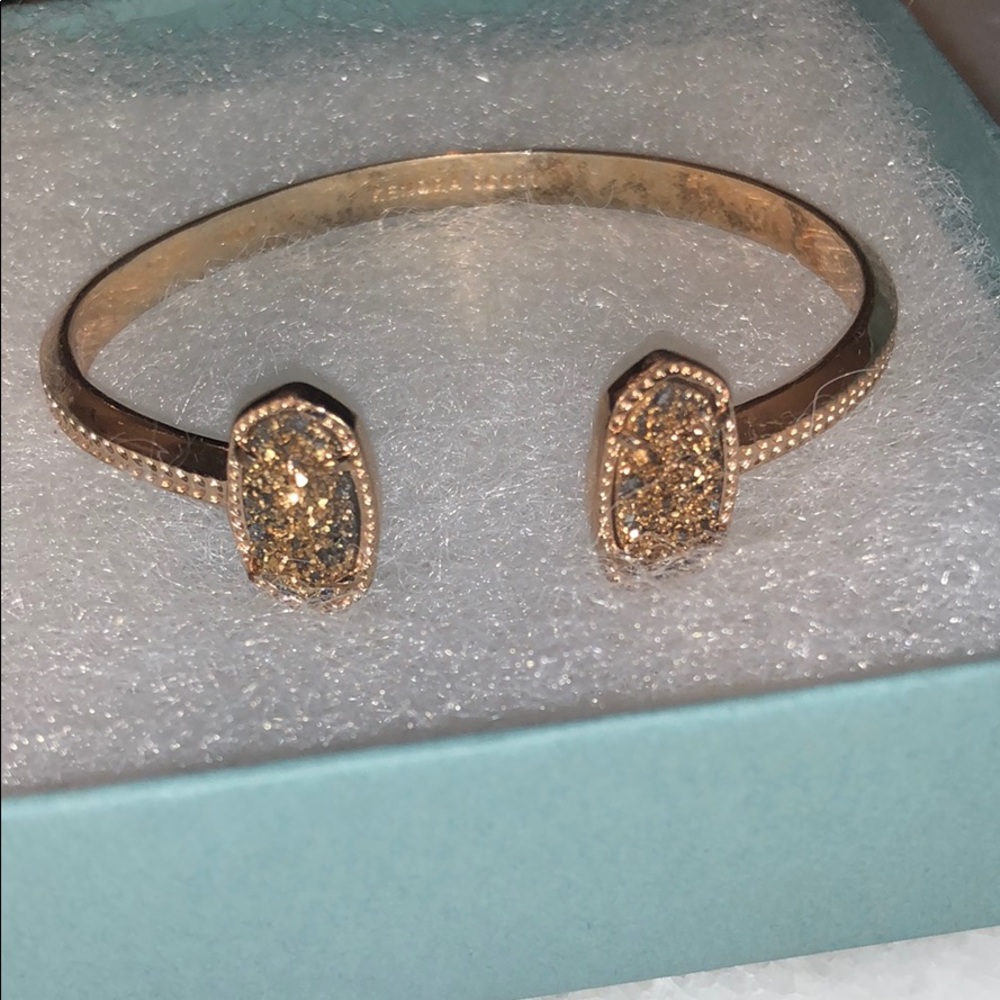 SOLD kendra scott gold and black calla bracelet